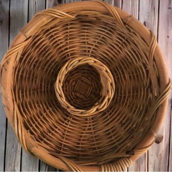Big Vintage Wicker Basket, Super Sturdy, Storage or Serving, 16" Chip and Dip - Picture 2 of 2